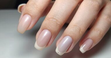 flat fingernail shape tips