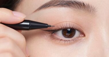 gentle careful eye lining