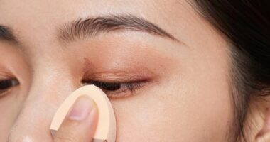 quick eyeshadow touch up