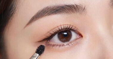 prevent under eye mascara smudging