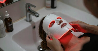 11 Best LED Light Therapy Mask For Acne-Prone Skin In 2026