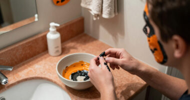 How to Choose Halloween Themed Beauty Masks